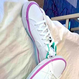 Brand new with tags Nike court style low tops size 9